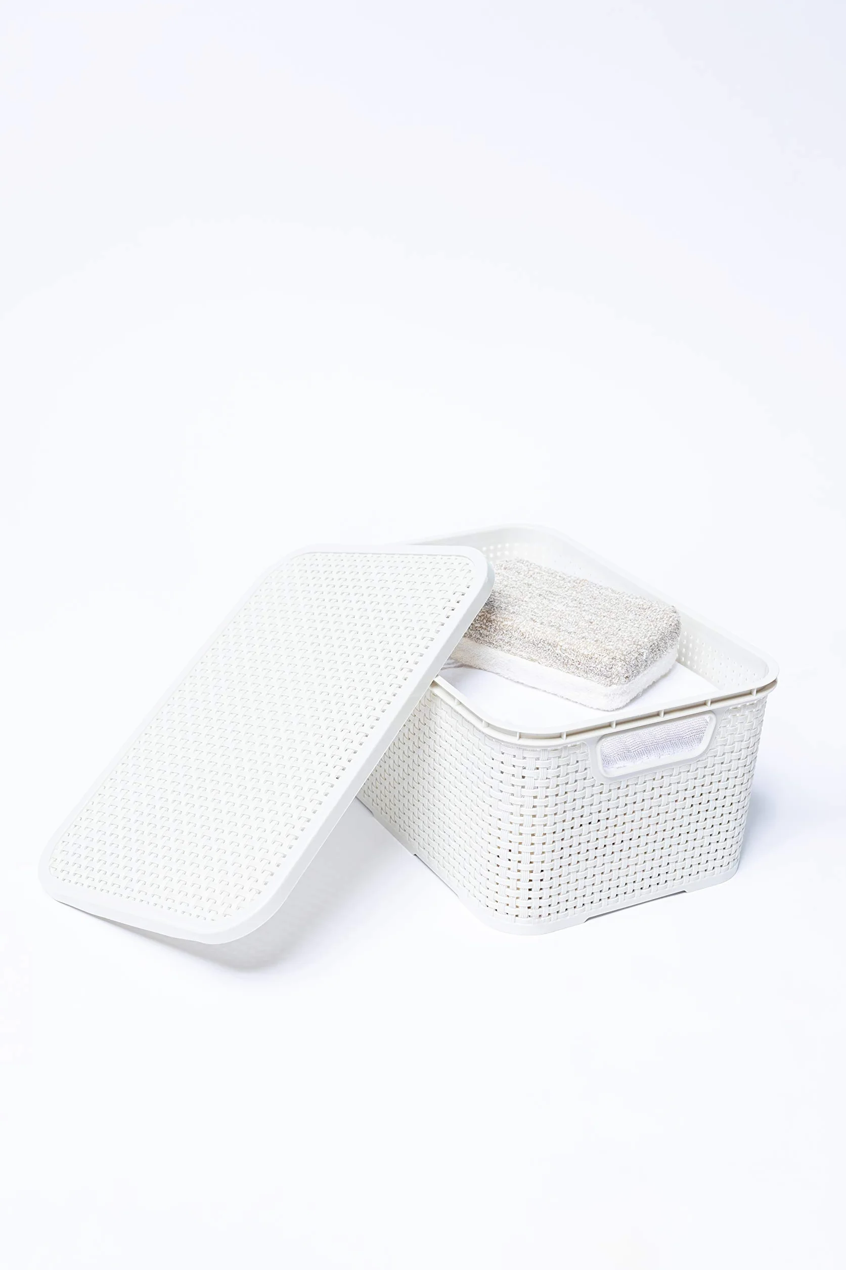 BranQ Home Essentials 5901098045704 - Juego de 2 cestas en diseño de ratán, tamaño 7 L, plástico, polipropileno, color crema, 28,5 x 19,5 x 12,9 cm (largo x ancho x alto)