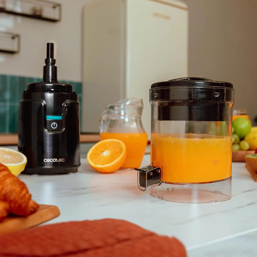 Cecotec Exprimidor de Naranjas Eléctrico de Torre Essential TowerAdjust Easy Steel. 140W, Capacidad de 0,35L, Incluye un Filtro y un Cono de Plástico, Única Dirección de Rotación, Desmontable