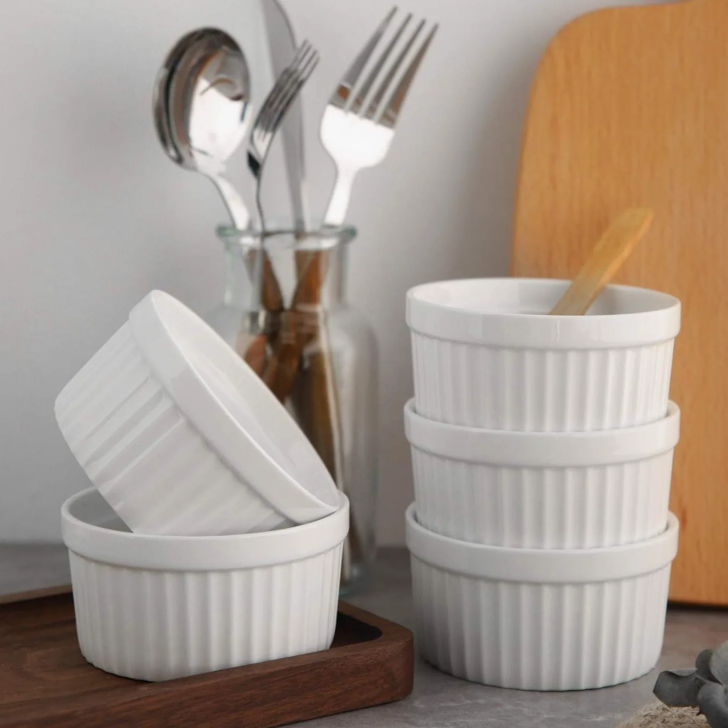 Samsle Juego de 6 ramequines de porcelana de 6 onzas para crema brulee, souffle, pasteles de lava, pudín, tazas de natillas para hornear y sumergir, aptos para horno, blanco de 3.7 pulgadas