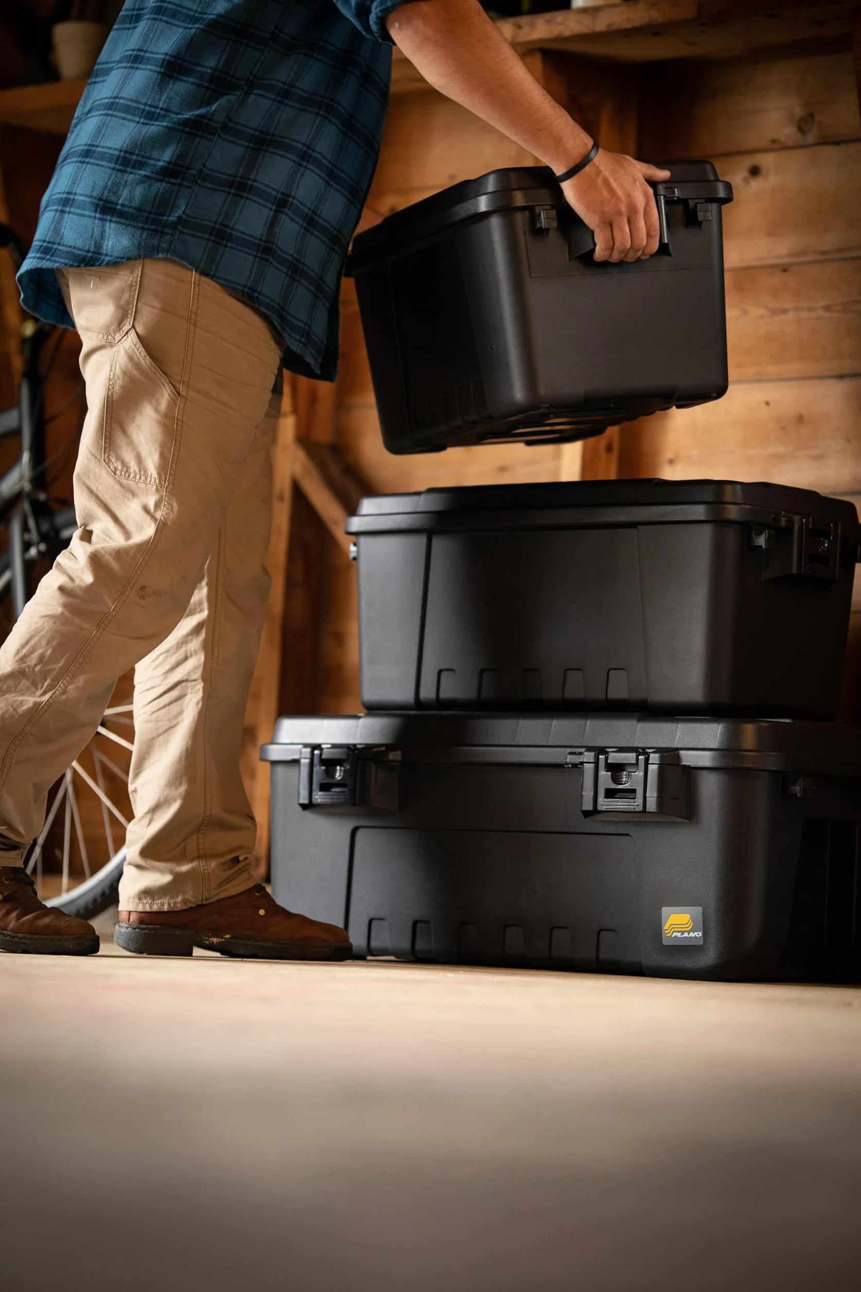 Plano Sportsman's Trunk,Grande 102ltr, Negro, Caja Almacenamiento Grado Militar con Tapa, Resistente, Grande, Camping y Ejército, óptimo para Caza, Paintball, Airsoft o Almacenamiento en Casa
