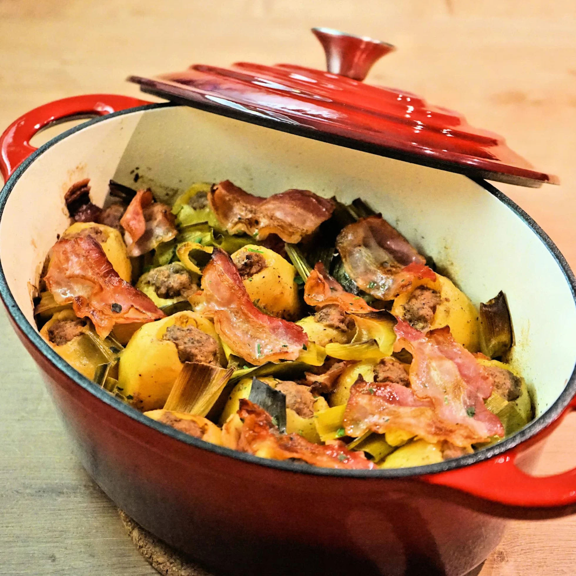 BBQ-Toro Cocotte Ovalada de Hierro Fundido Esmaltado | 4,3 Litros | Olla Asador con Tapa y Asas | Apta para la Inducción | Termorresistente