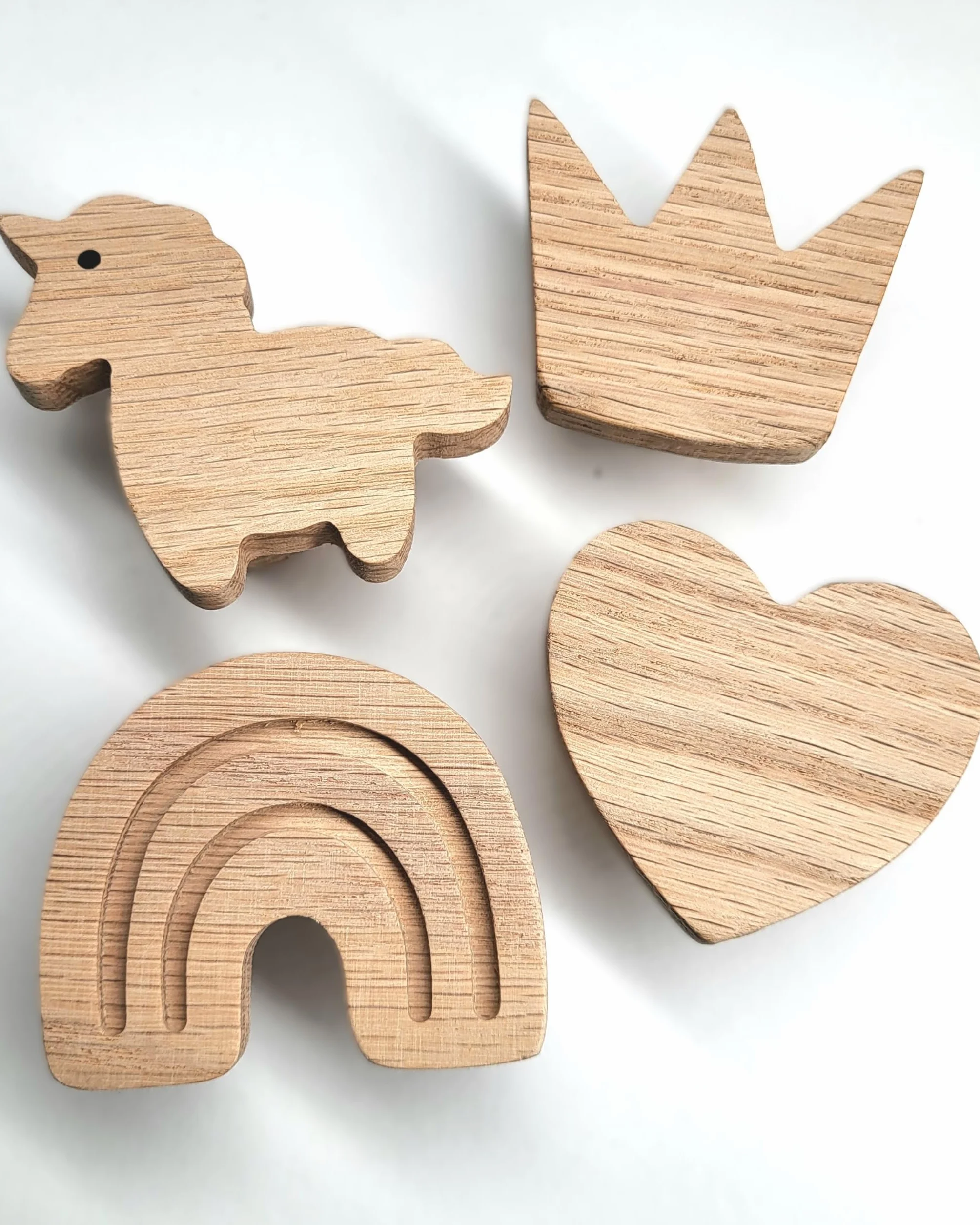 Tiradores de muebles con diseño de cuento de hadas, para muebles infantiles, de madera de roble sin tratar cómoda armario puerta habitación de los niños regalo (4 unicornio corazón arco iris corona)