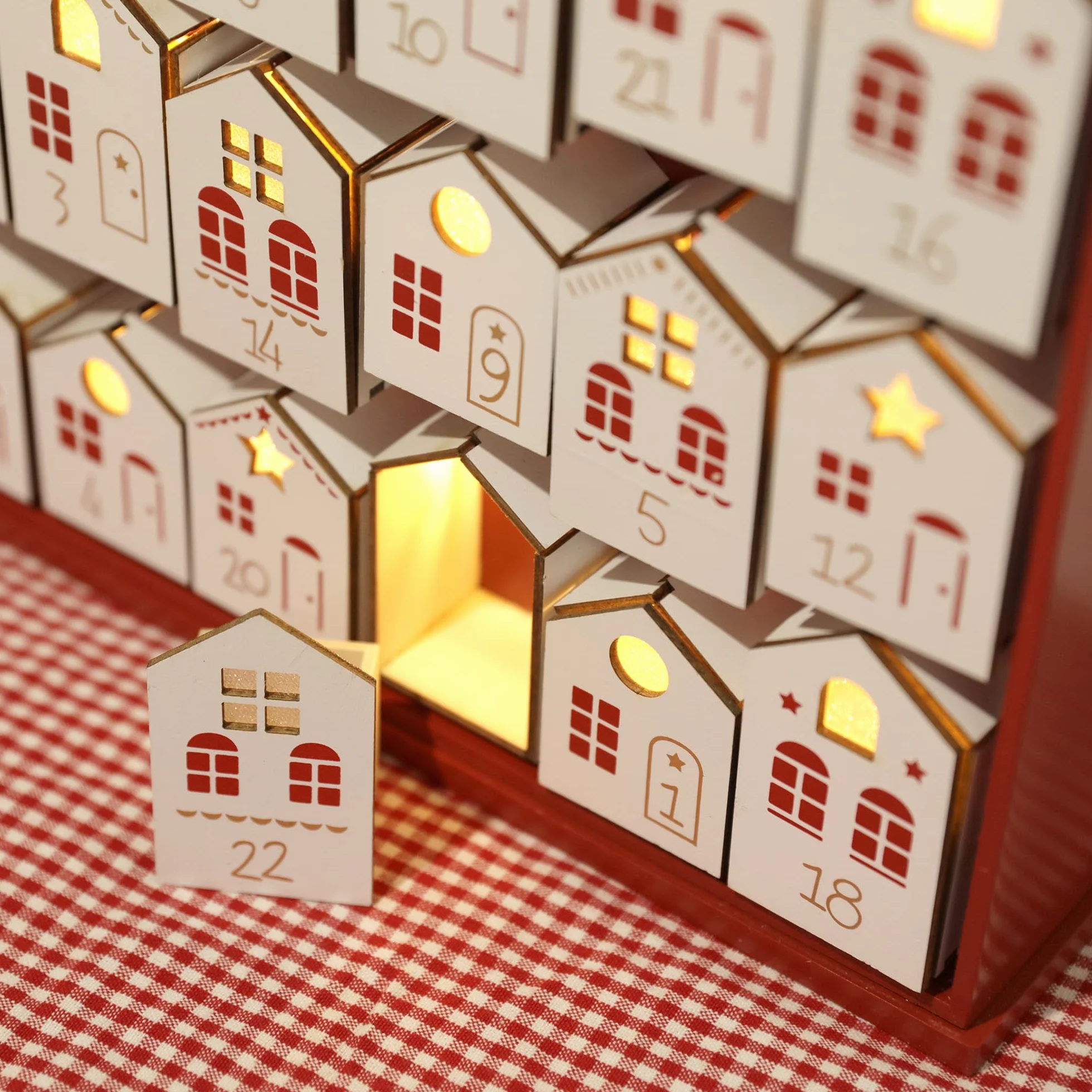 PE Calendario de Adviento de madera 2025 con luces LED, calendario de cuenta regresiva de Navidad, cajones en forma de casa, decoración navideña reutilizable, caja de cuenta regresiva de Navidad de 24