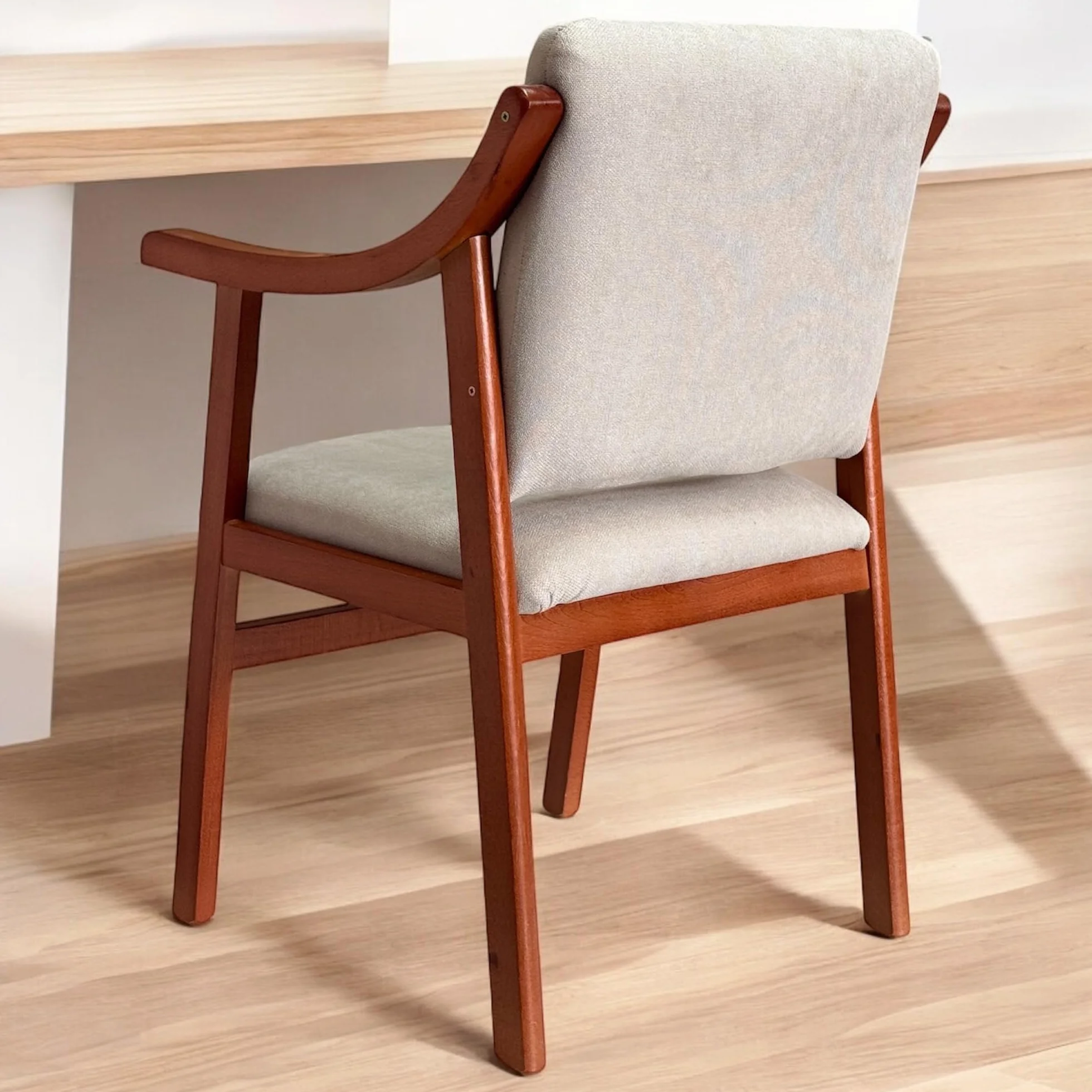 Sillón de Madera Reforzado en Color Cerezo con Varios Tapizados (Cerezo Camel)