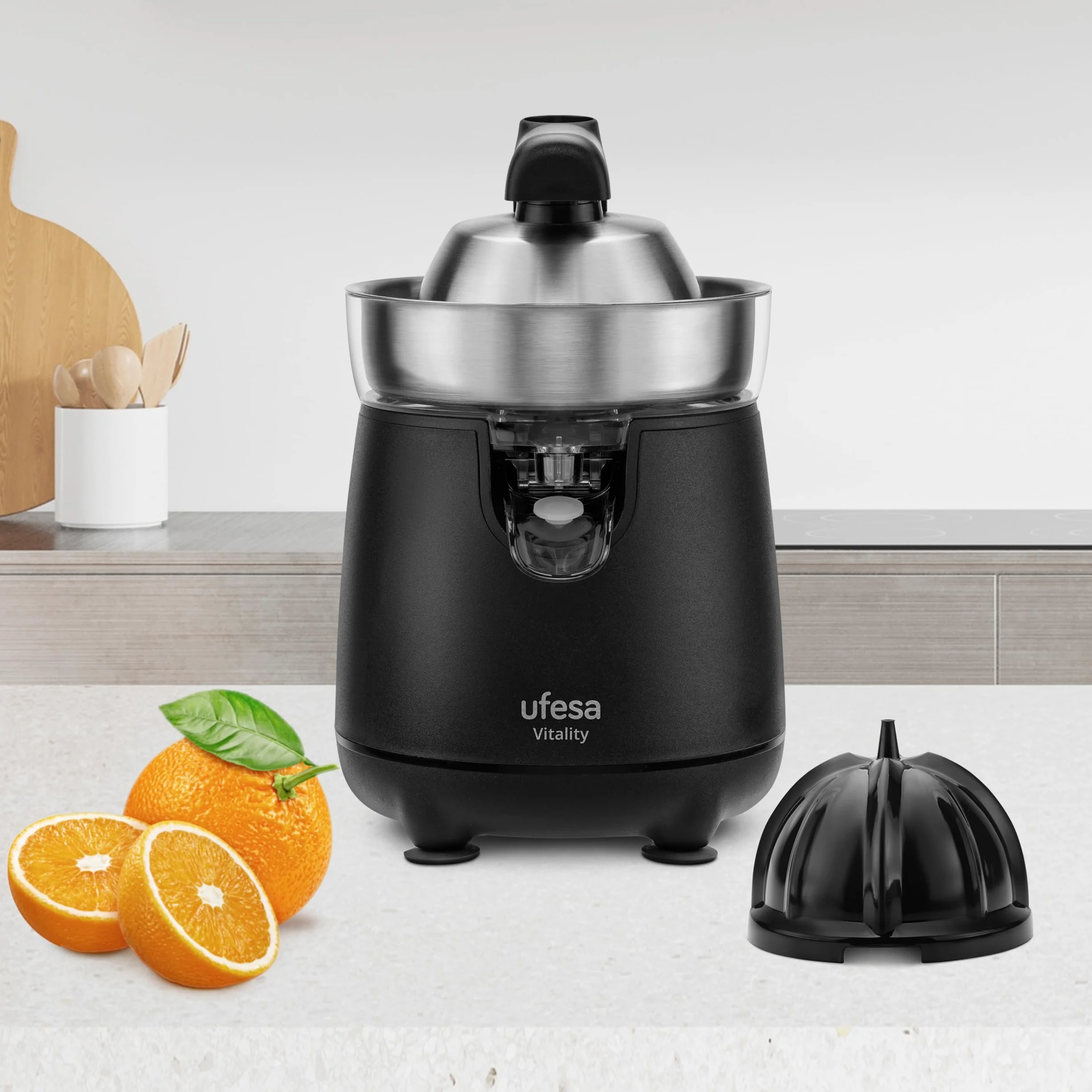 Ufesa Vitality, Exprimidor Eléctrico de brazo, 120W, Vertido Continuo, Sistema Antigoteo, Doble Cono, Filtro en Acero Inoxidable, Brazo para la extracción del Zumo, Sin BPA, Negro Inox