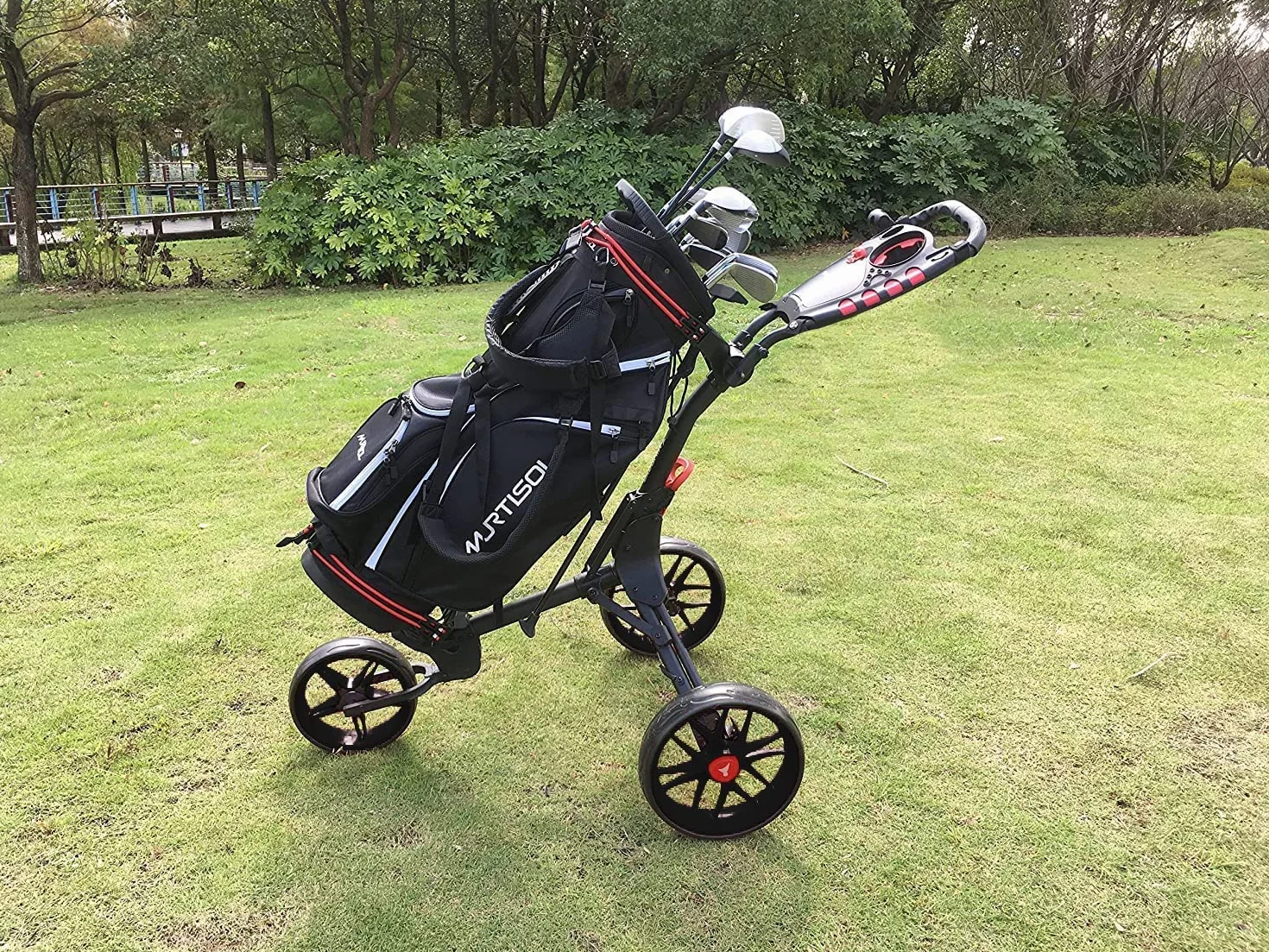 Carrito de golf Newfly 3 ruedas ultraligero plegable con freno de pie soporte para paraguas