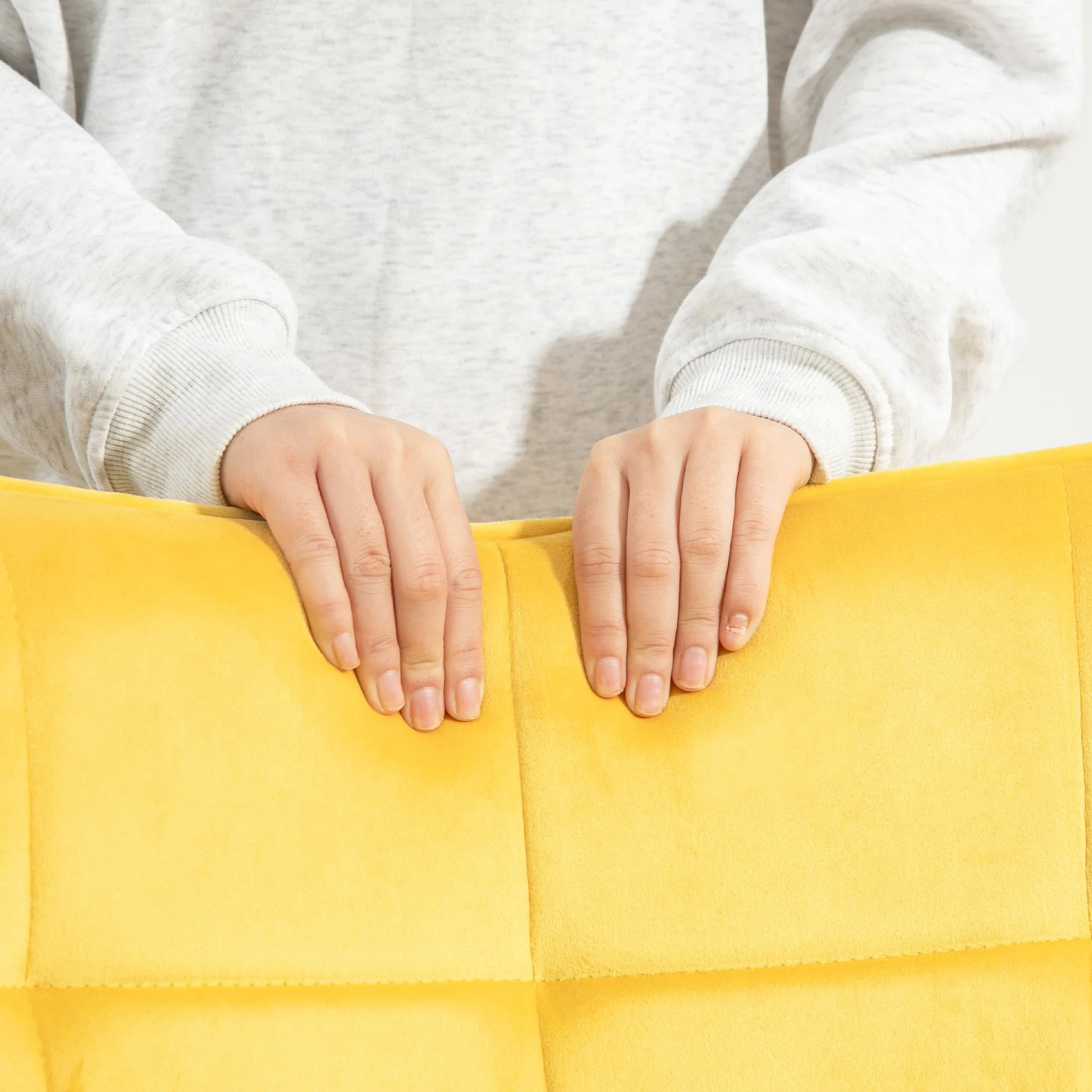 HOMCOM Sillón balancín tapizado de terciopelo estructura acero patas madera maciza amarillo