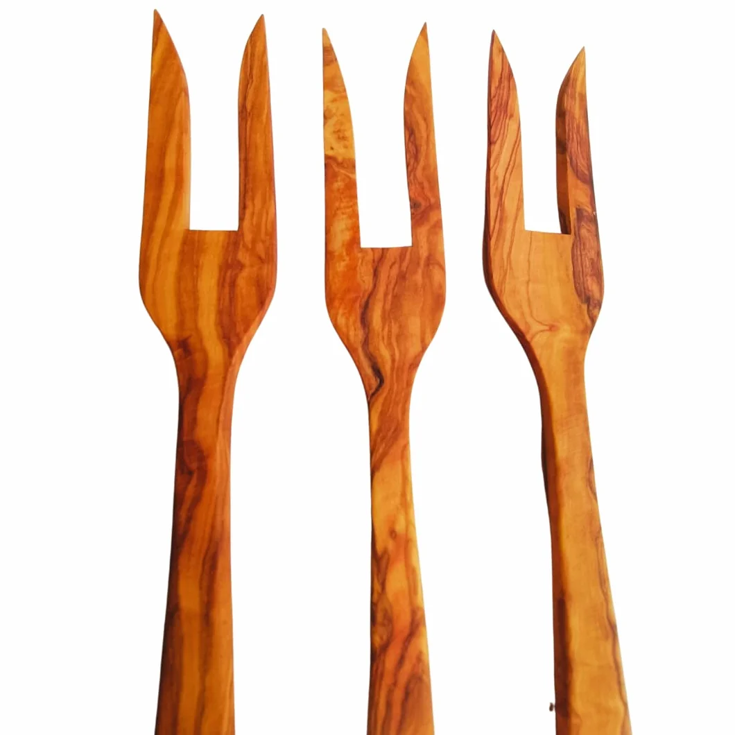 TENEDOR DOS PUNTAS DE MADERA DE OLIVO ARTESANAL 31,5CM. Hecho a mano por un artesano de proximidad. Utensilios de cocina. ENVÍO GRATIS.