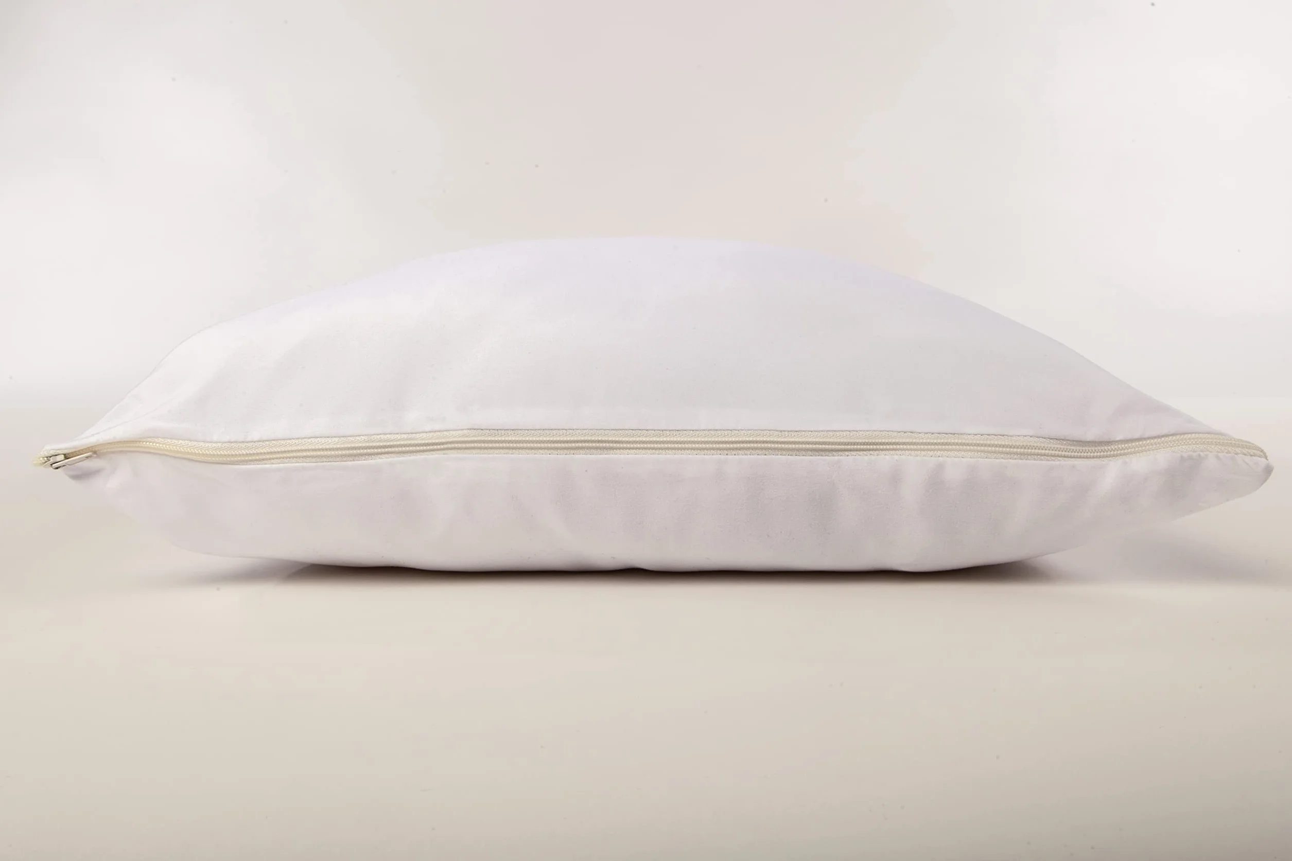 Seasons - Almohada Infantil de Fibra, 80 cm, Extrasuave, Antiácaros, Almohada Baja Firmeza, con Doble Funda con Cremallera, Funda Exterior Satén Algodón, Fabricado en España
