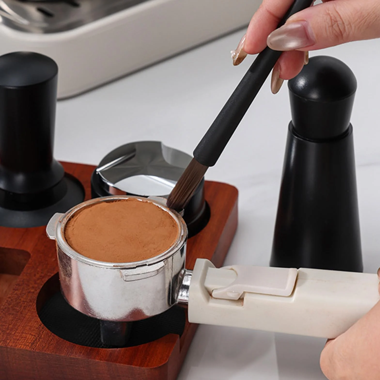 Kit de accesorios para espresso 7 piezas, juego de manipulación de café de 51 mm/58 mm con herramienta WDTde manipulación de café, embudo dosificador, cepillo de pantalla, estación de apisonamiento
