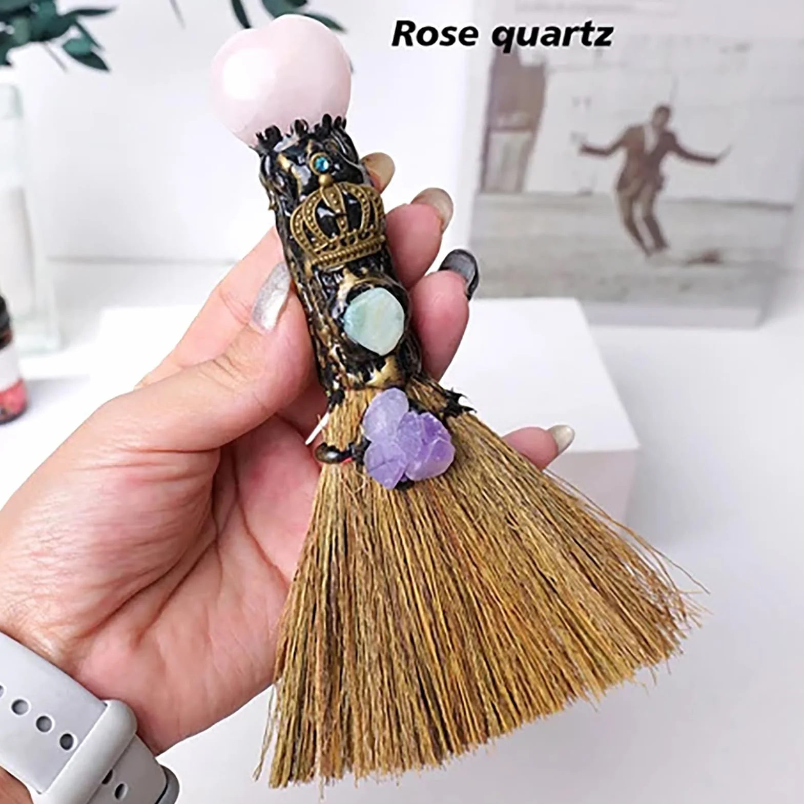 Escoba de altar de bruja | Escoba de bruja en forma de corazón de cristal para altar | Escoba de bruja para decoración del hogar, adornos curativos de Fengshui para el hogar, coche, oficinas, altar