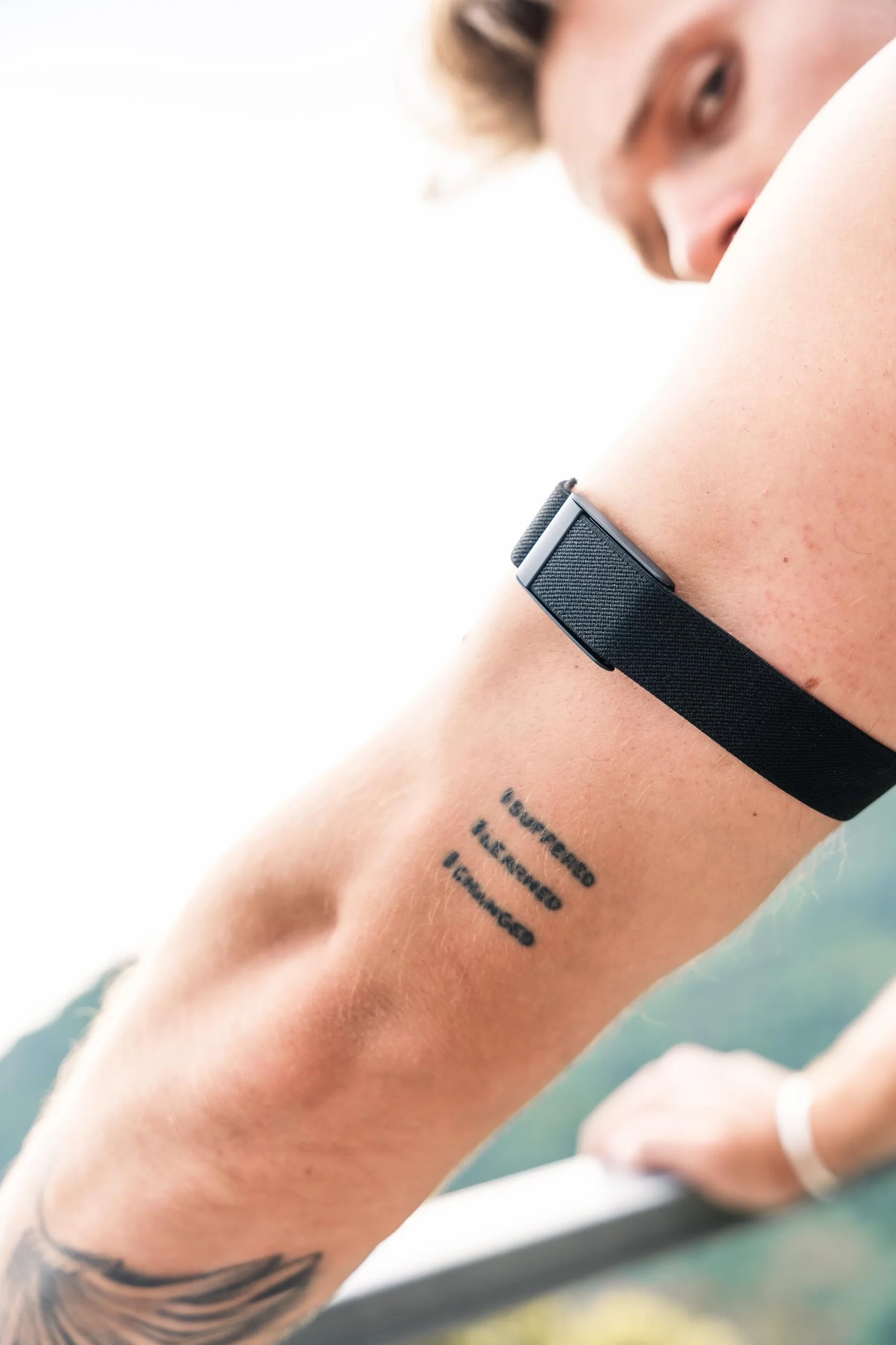 Lunar Straps Cinta para bíceps compatible con WHOOP 5.0, banda deportiva transpirable, negro