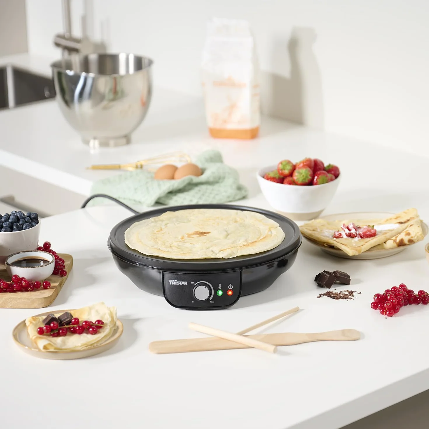 Tristar BP-2637 Crepera eléctrica, temperatura regulable, superficie antiadherente, 30 cm de diámetro, incluye espátula, 1000 W, Baquelita, Negro