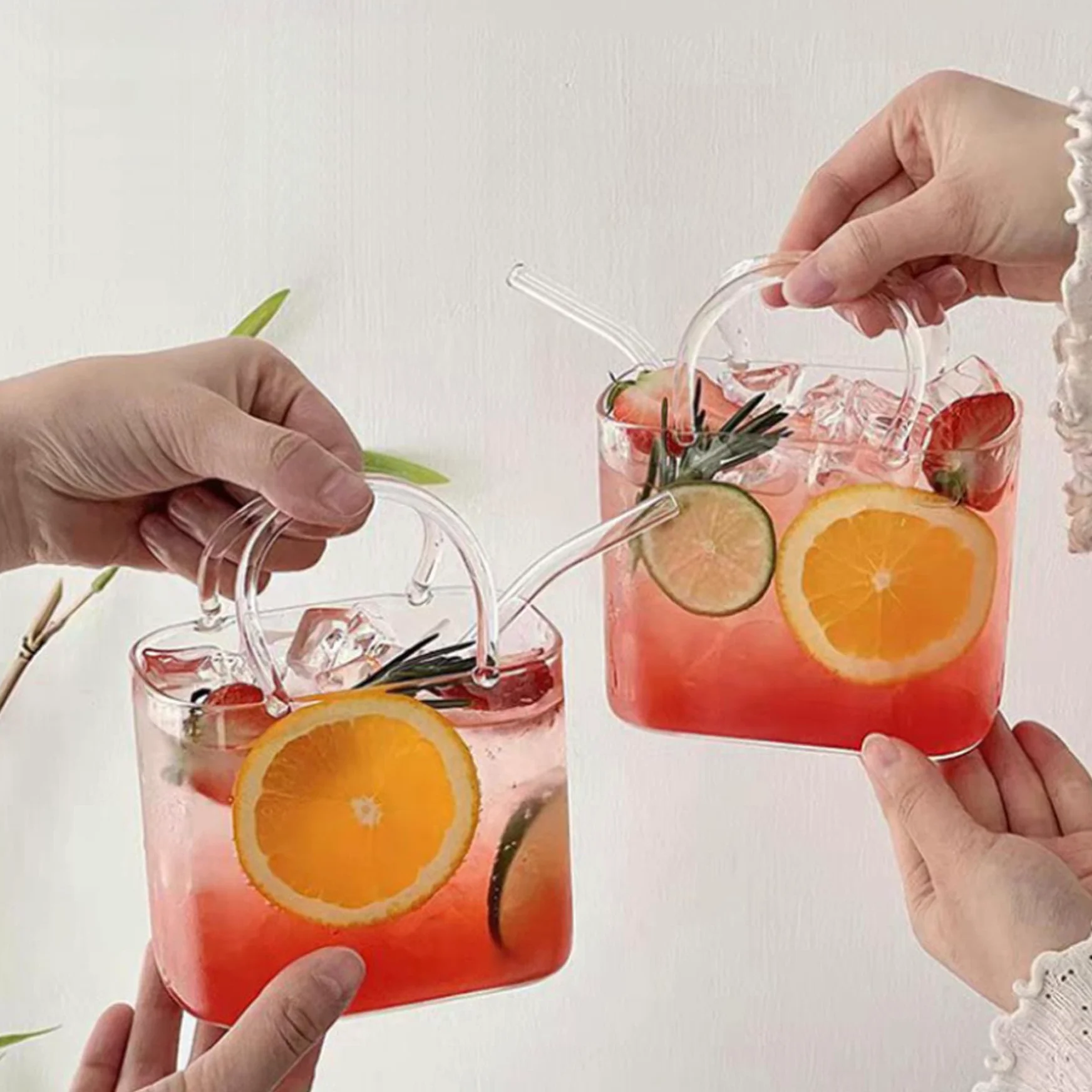 Bolso de Cristal para Bebidas 4 Vasos únicos con pajitas Bonito Bolso de cóctel con diseño de Vasos para zumos cócteles sin Alcohol y Fiestas.