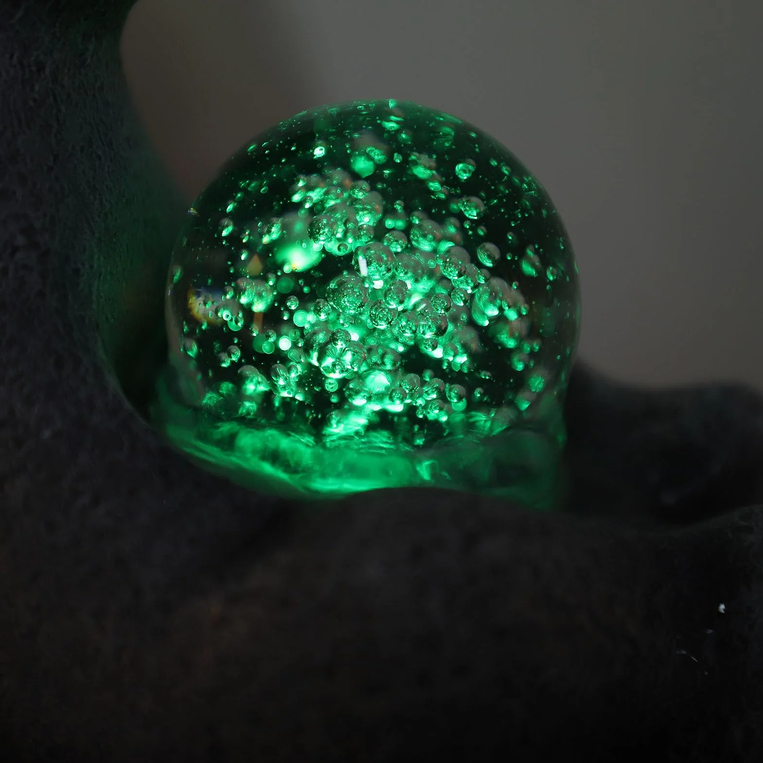Fuente de Mesa Decorativa USB Bomba Silenciosa Luz LED para Sala de Estar, Fuente de Cascada de Escritorio Premium para Relajación