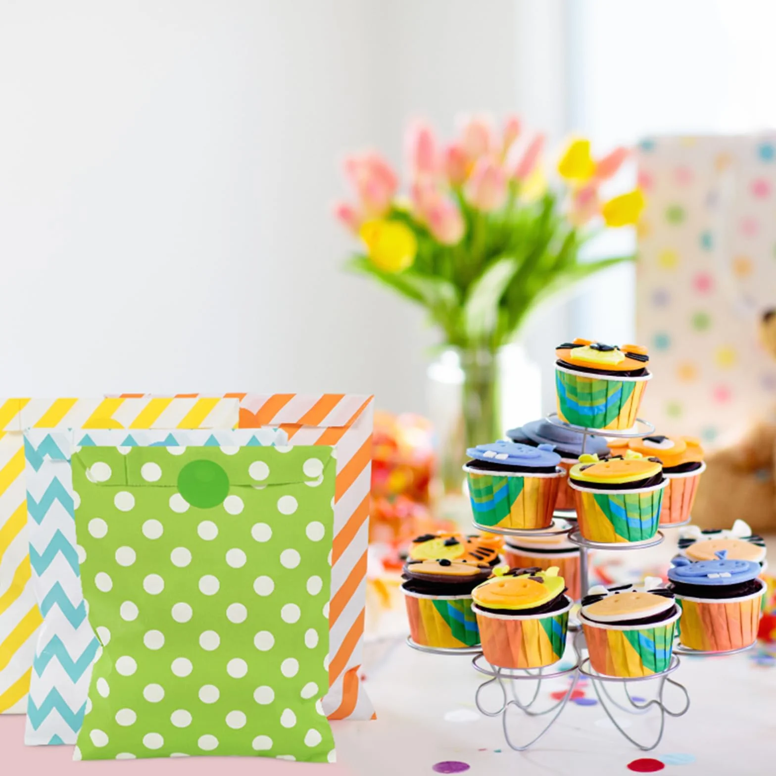 100 Piezas Bolsas de Papel para Regalos, Bolsitas para Chuches Bolsas Papel Kraft Bolsas Regalo Pequeñas con 175 Pegatinas para Envolver Regalos Navidad Halloween Cumpleaños Fiestas (5 Colores)