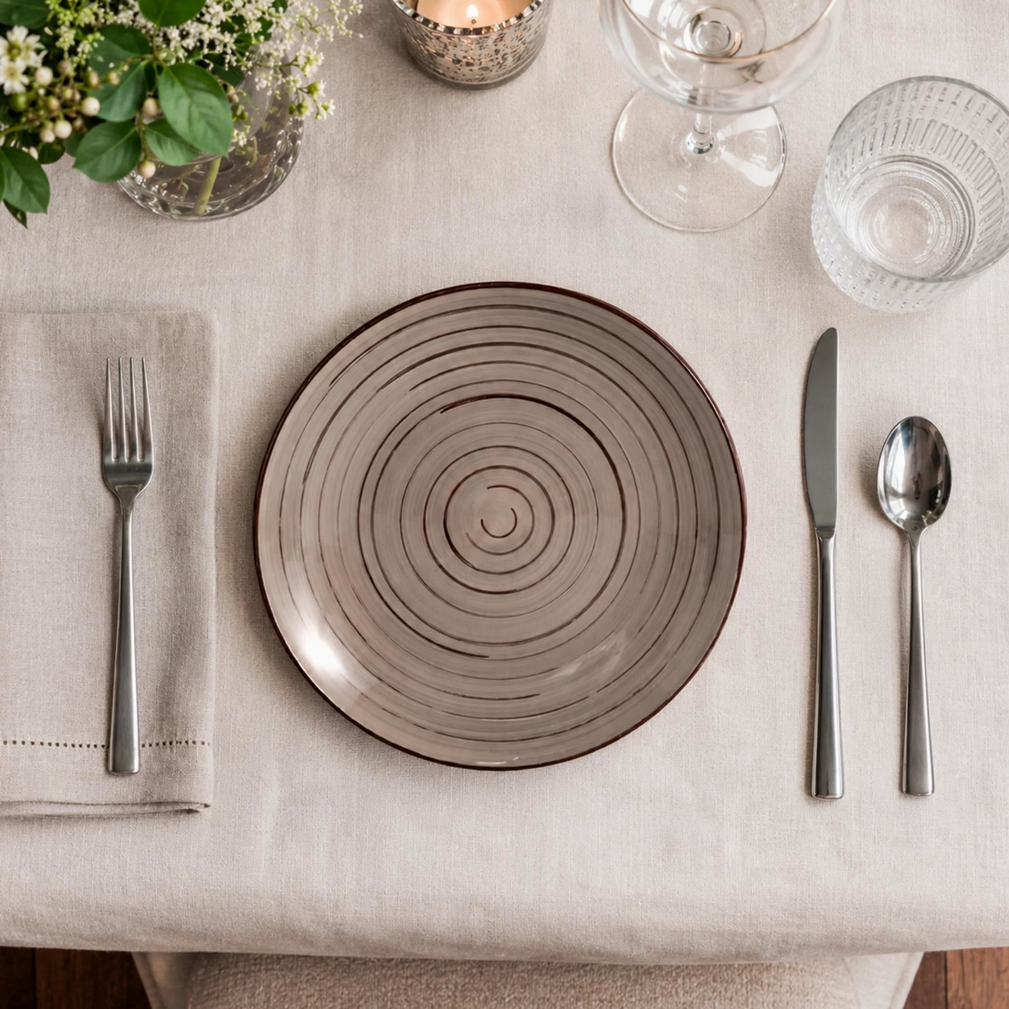 CASTEY - Vajilla Maia Terra de 12 Piezas para 4 Personas, Loza Cerámica Resistente, Incluye 4 Platos Llanos, 4 Platos Hondos y 4 Platos de Postre, Apta para Microondas y Lavavajillas, Fácil Limpieza