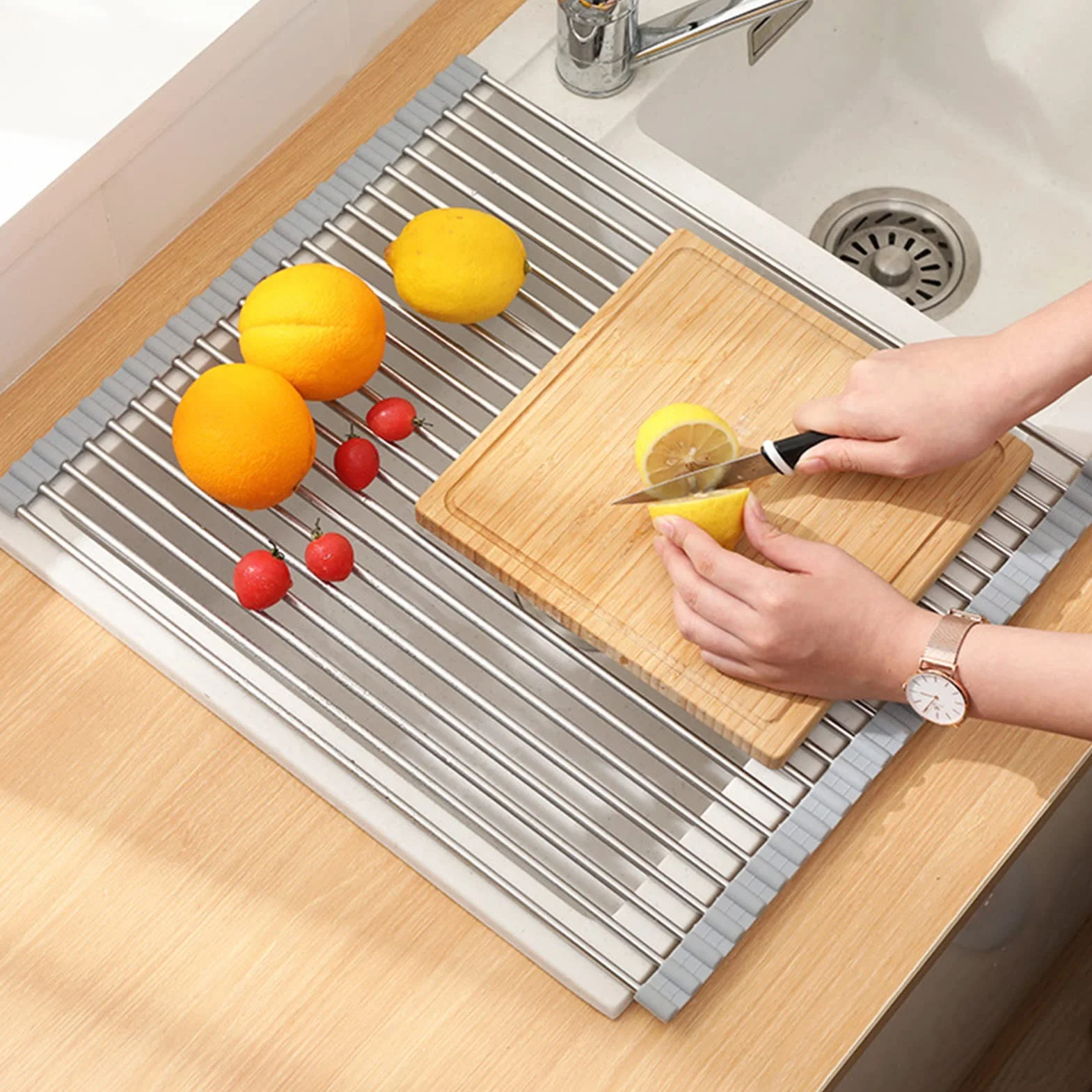 Escurridor de platos enrollable para fregadero, escurridor de cocina para platos, frutas y verduras, tamaño ajustable (13.2 x 13.8 pulgadas), ahorro de espacio y diseño
