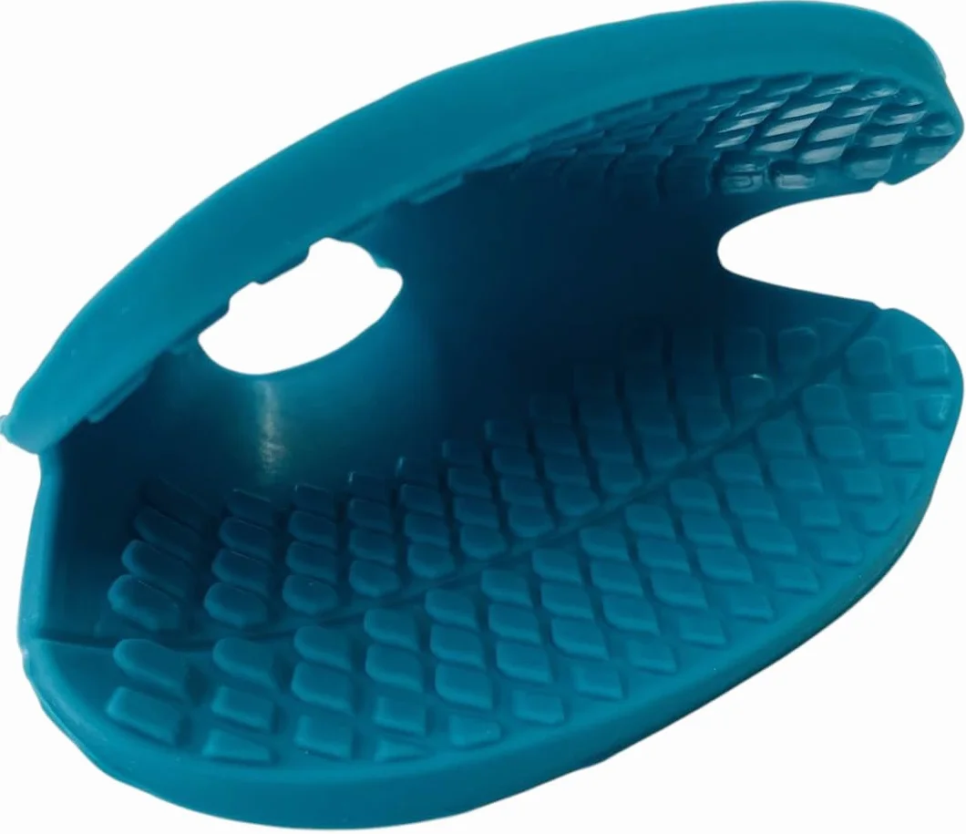 Trudeau Pinza de silicona para cocina resistente al calor. Multiusos 3 en 1: agarra platos o bandejas calientes, para usar como embudo, y para abrir botellas duras. Asa o agarradera de silicona