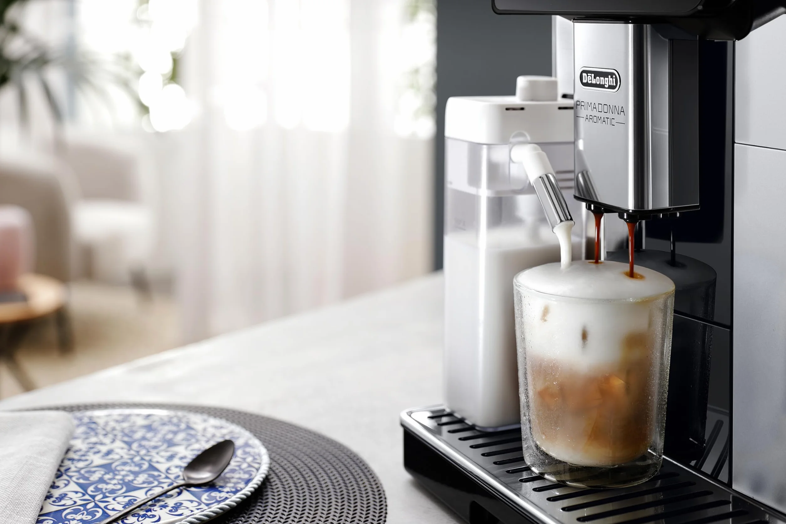 De'Longhi Rivelia LatteCrema Cool Upgrade Set para Recetas Frías DLSC032, Espumador Leche Fría para Máquinas de Café Rivelia, Incluye Jarra LatteCrema Cool, 2 Vasos Doble Pared de 400ml y 2 de 480ml