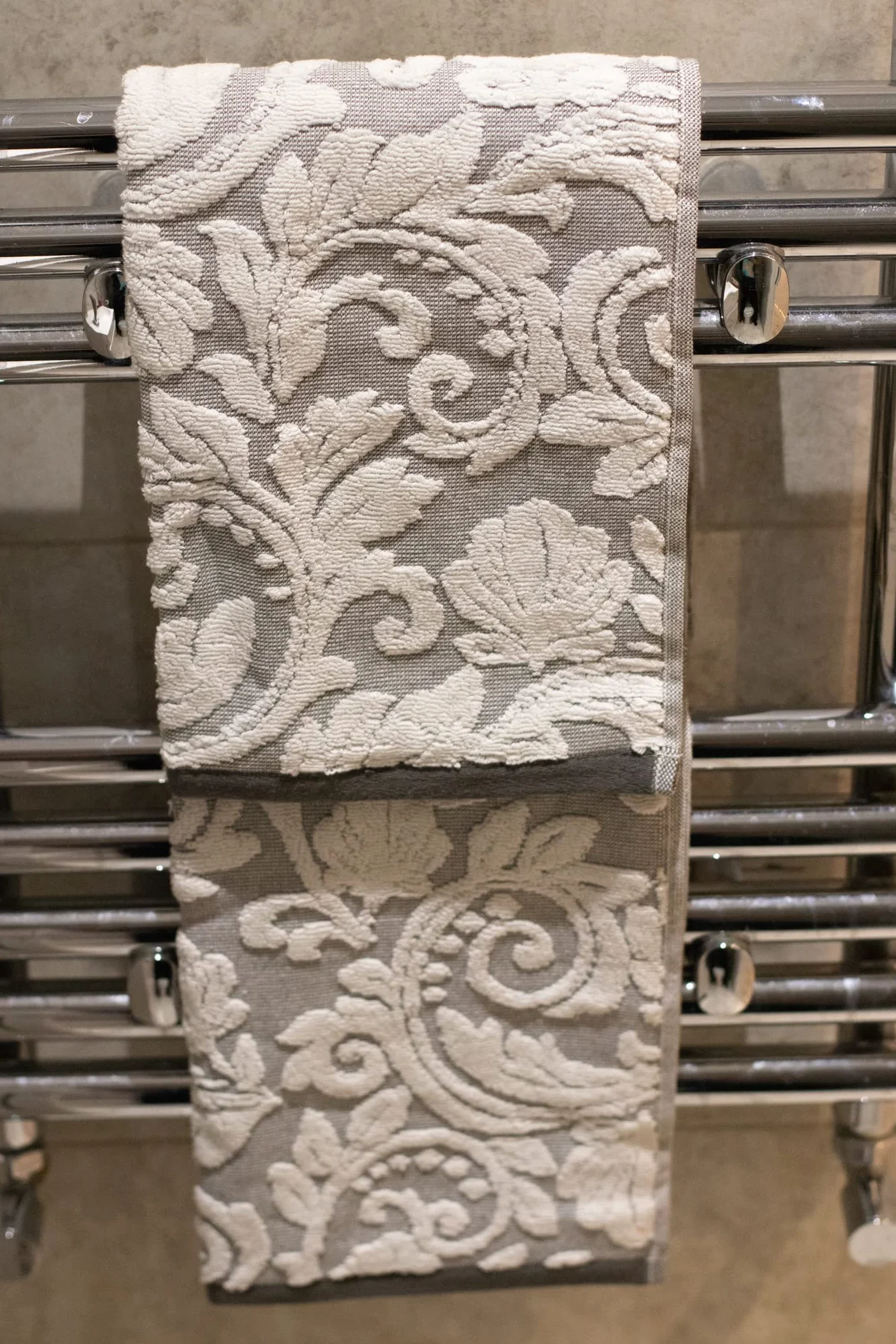 Lex's Linens Paquete de 2 toallas de invitados jacquard floral (gris)
