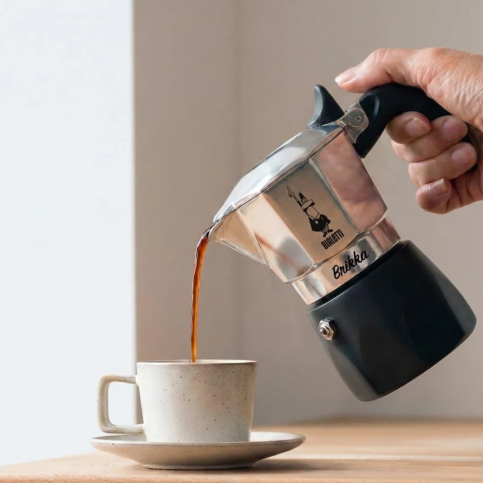 Bialetti New Brikka 2023, Moka pot, la única cafetera capaz de hacer un espresso cremoso, 2 tazas, Aluminio