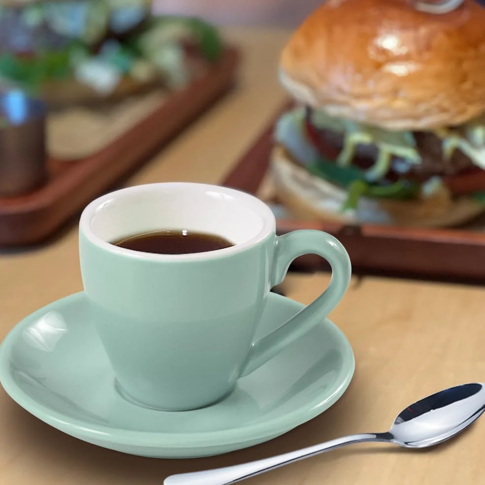 homEdge Juego de 4 tazas de café expreso de porcelana con platillos y cucharas, 80 ml, color verde menta