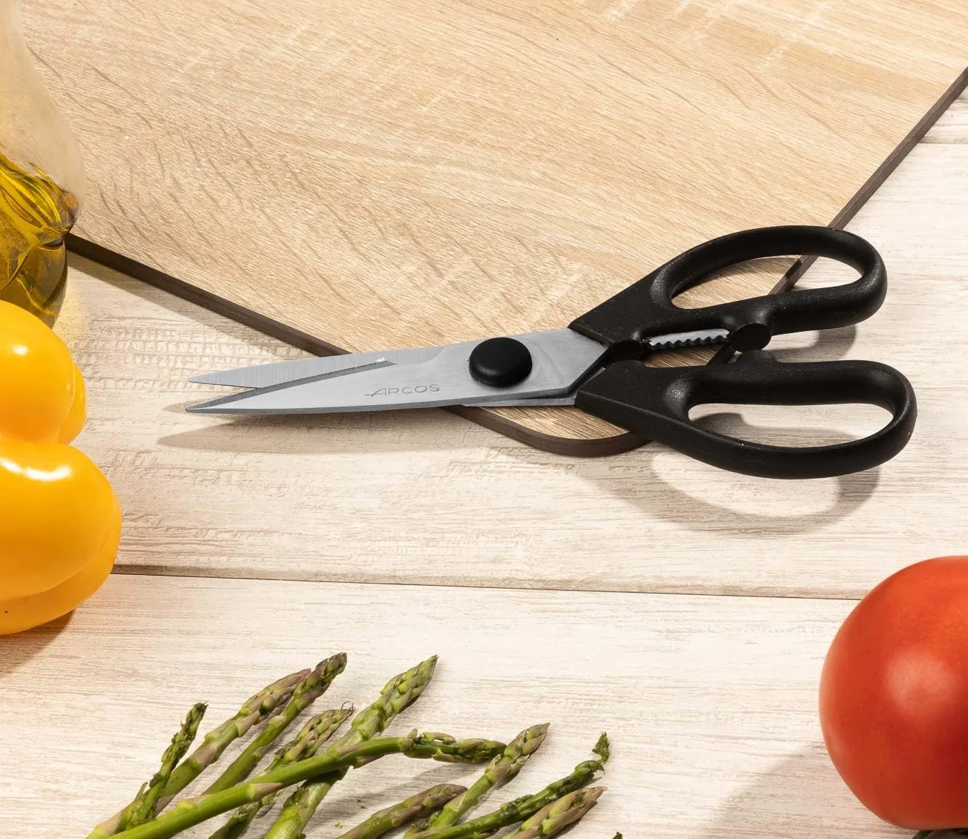 Arcos Tijeras de Cocina de Acero Inoxidable Nitrum. 195 mm - 154 gr. Mango ergonómico polioximetileno POM. Serie Prochef. Borde liso y elegante mango. Color negro.