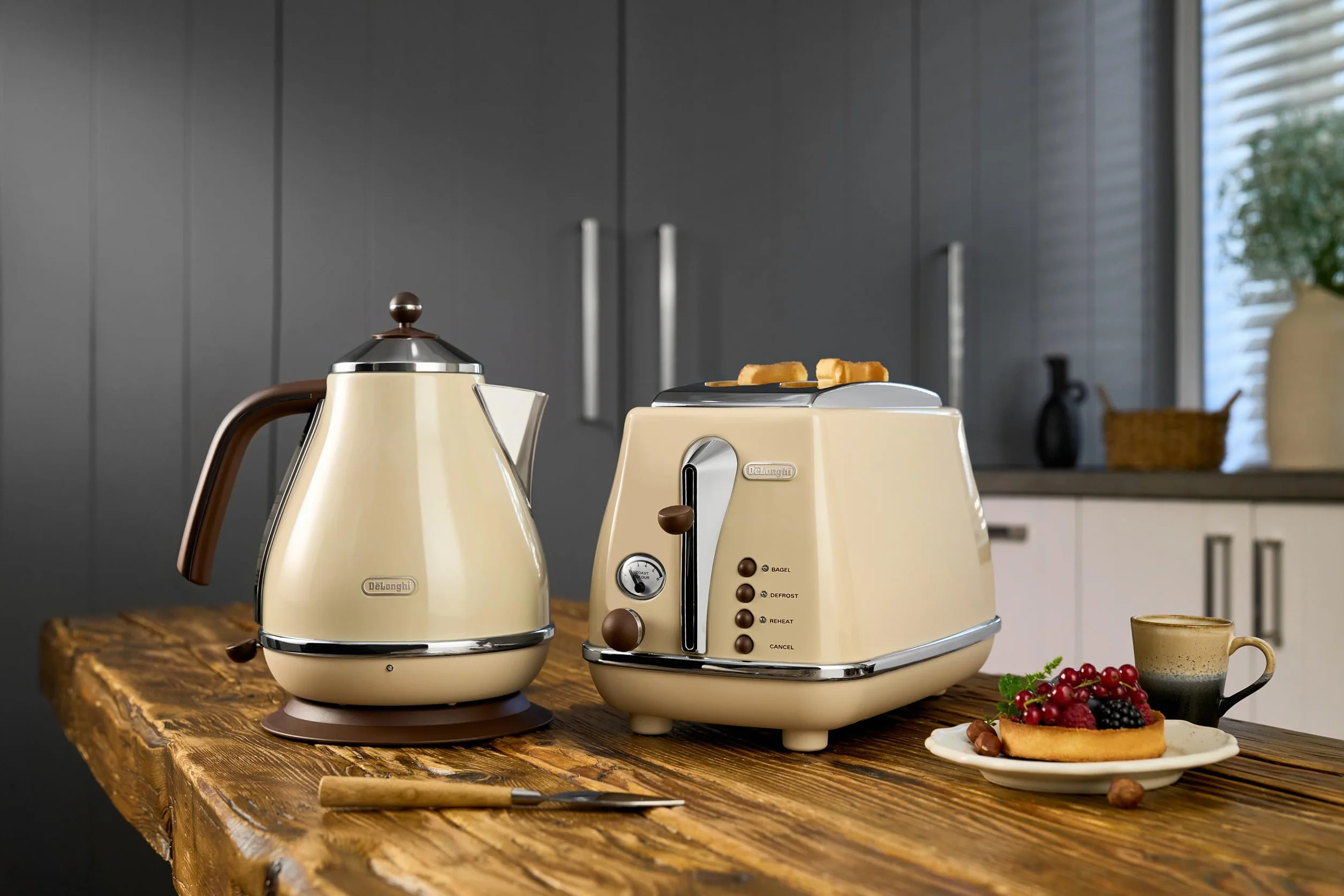 De'Longhi KBOV 2001.BG Tetera eléctrica, 2000 W, Acero Inoxidable, Beige